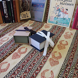 �f�B�N�V���i���[BOX
